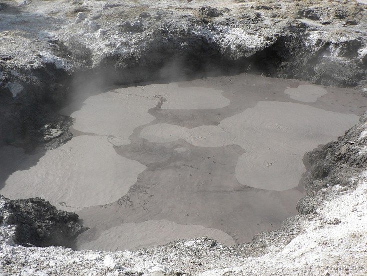 6.14- L'encrier du diable piscine de boue contenant graphite et petrole.JPG